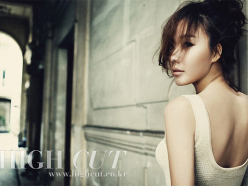 “Sắc đẹp ngàn cân” Kim Ah Joong gợi cảm tại Paris